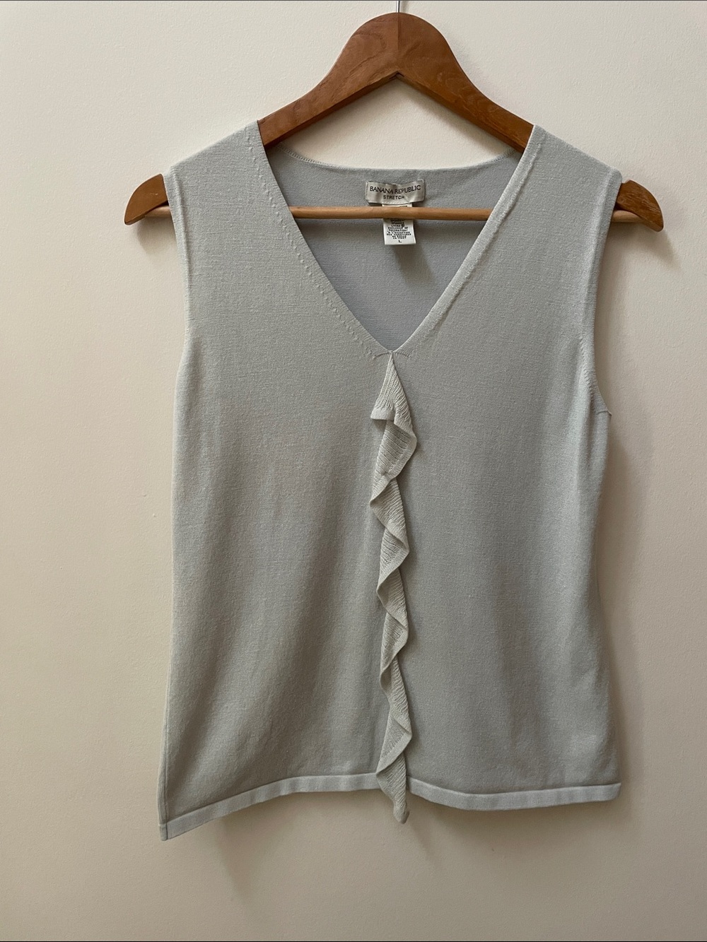 Banana Republic Silk Blend Light Gray V-Neck Ruffle Front Sleeveless Top 2000s